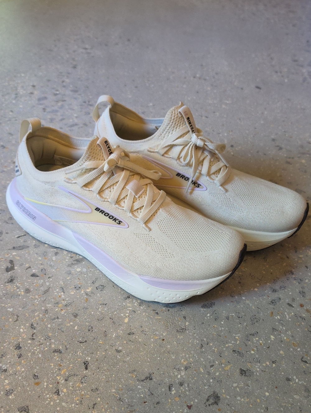 Brooks Women’s Glycerine 21 Shoes - Cream/Light Purple Size 9.5